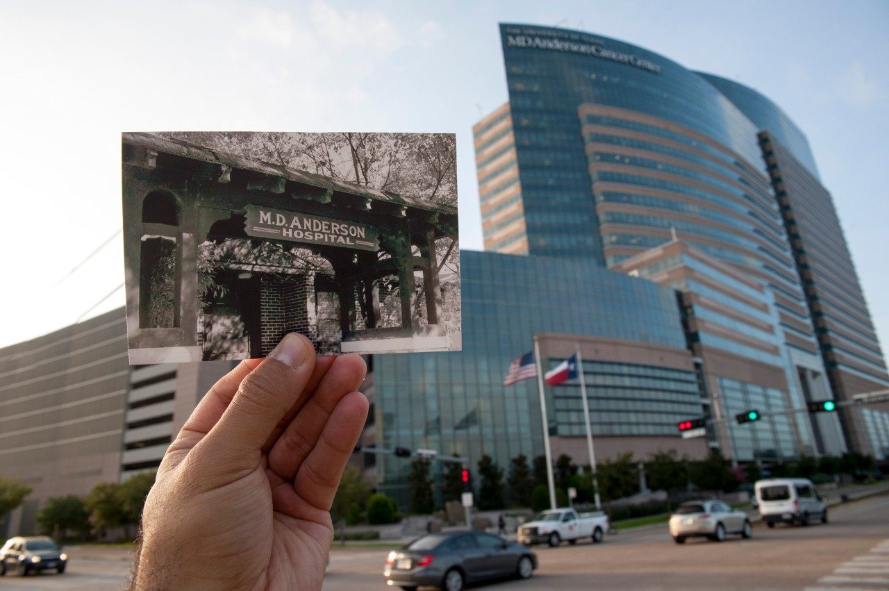 一张过时的照片，第一个临时的MD安德森建筑与当前的校园中1号楼并列。