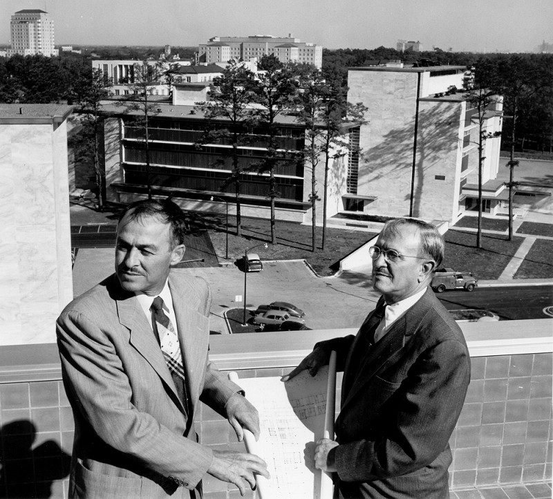 R. Lee Clark，M.D。和M.D.的Fred Elliott，MD Anderson，1960年