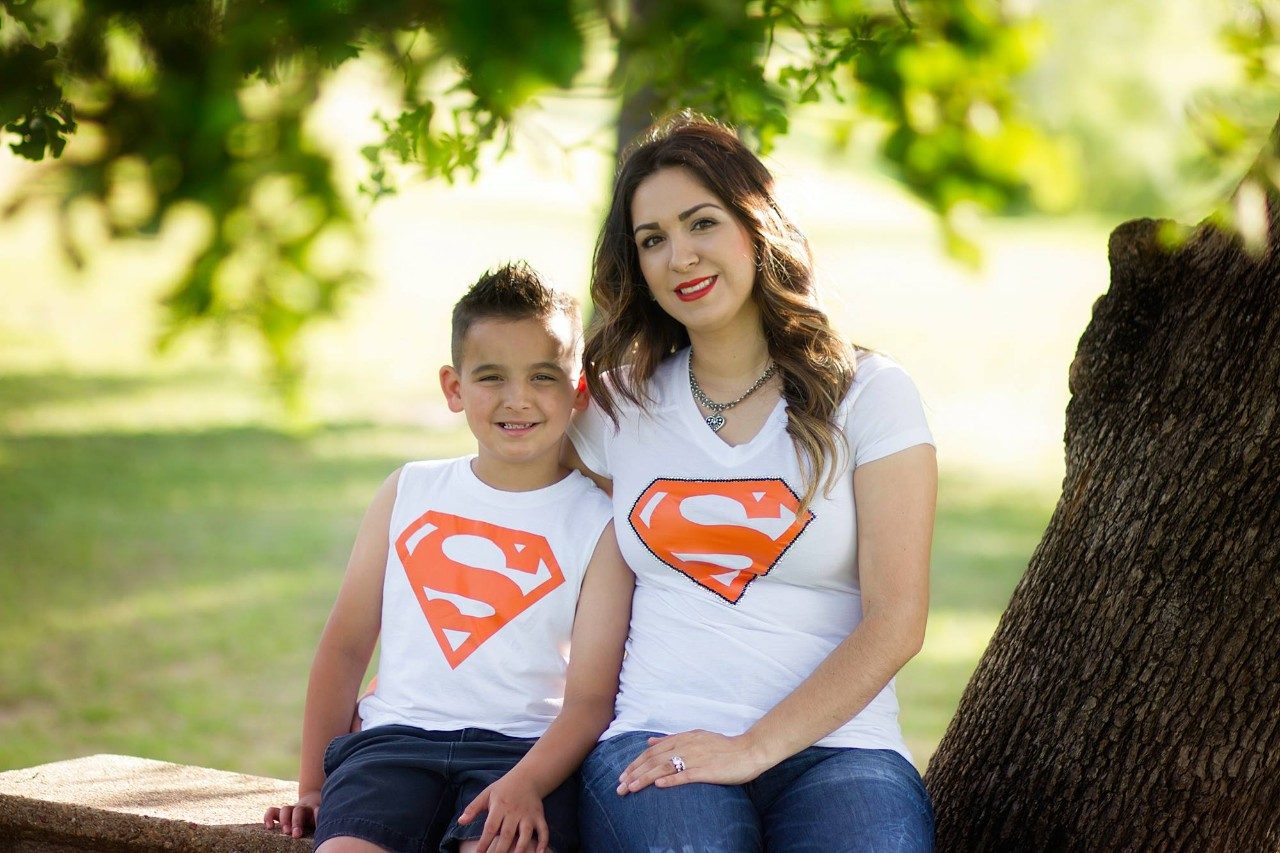 急性髓细胞白血病(AML)幸存者Melissa Deleon分享了她在怀孕期间面对白血病的故事。