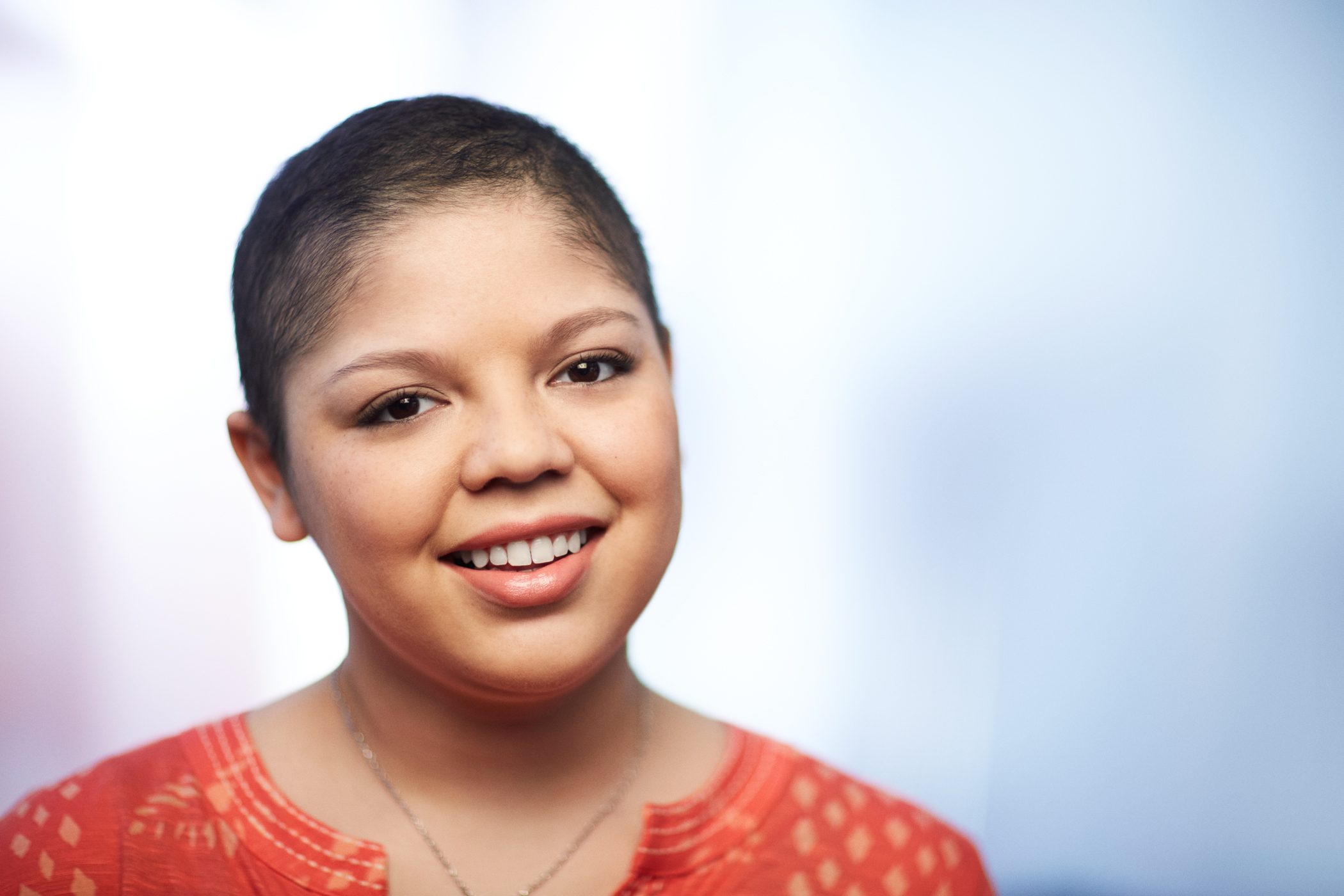 童年髓母细胞瘤幸存者萨布丽娜多明格斯股什么她了解过癌症爱自己。