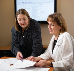 医学博士Therese Bevers讨论了美国癌症协会新的乳房x光检查指南。