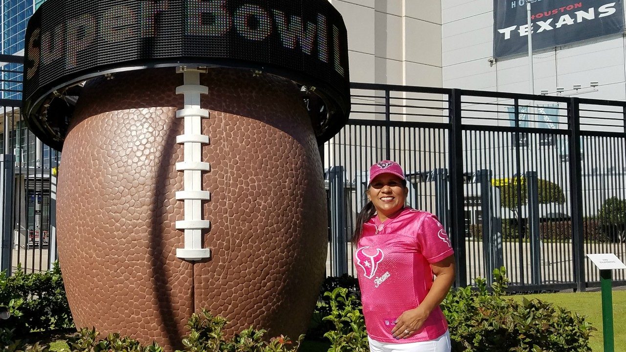 癌症之路博客:凯伦·詹姆斯并没有让结肠直肠癌治疗阻止她参加休斯顿德克萨斯队的比赛