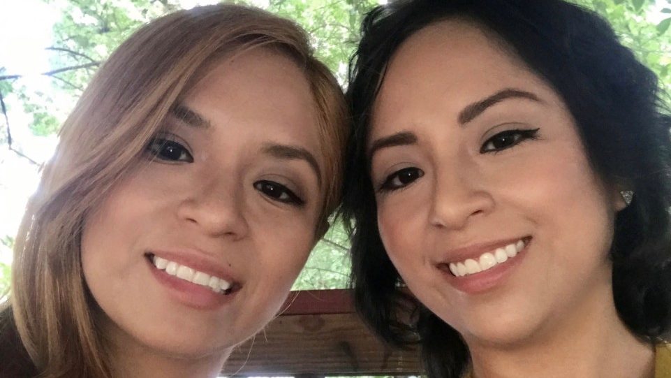 Cancerwise博客文章:双胞胎姐妹Ana(左)和Roxana Lopez，乳腺癌诊断，乳腺癌预防，乳腺癌治疗，BRCA突变