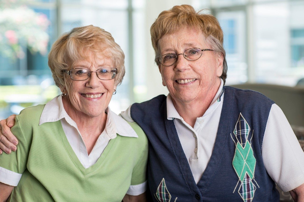 癌症博客:Marian(左)和Mary Jane Fields，丛状纤维组织细胞肉瘤，双胞胎，移植，软组织肉瘤，皮肤癌治疗