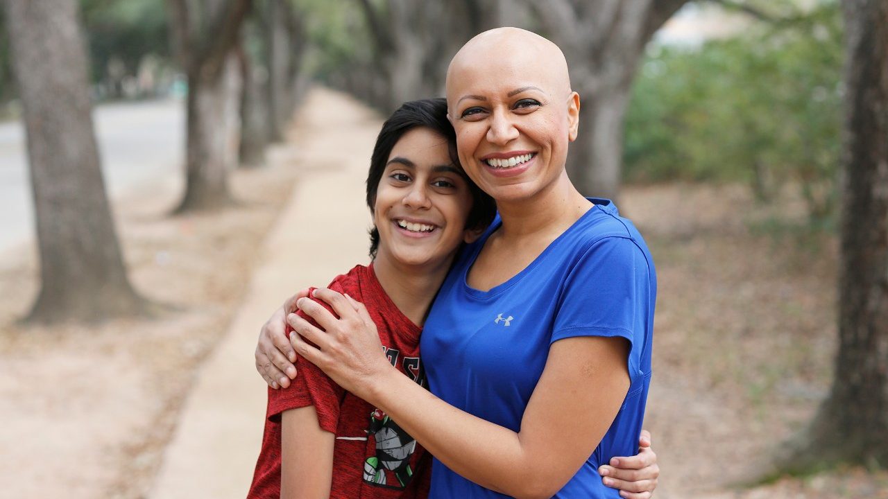 CancerWise博客文：癌症幸存者激发癌症预防中心的员工，以拥抱Alopecia的副作用