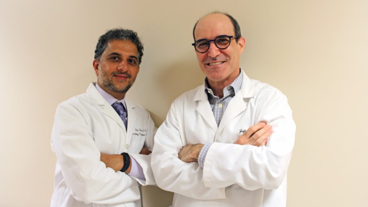 清醒颅切开术专家神经麻醉师史里亚斯·巴夫萨尔和神经外科医生杰弗里·温伯格