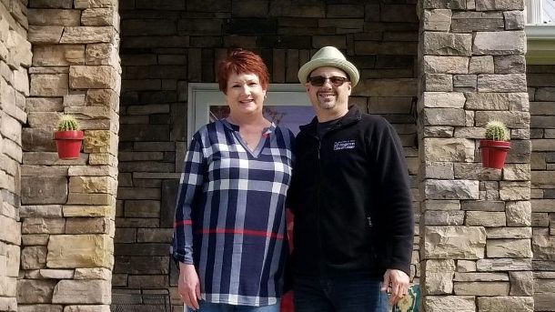 宫颈癌幸存者Debora Batchelor和她的丈夫，Jason Batchelor