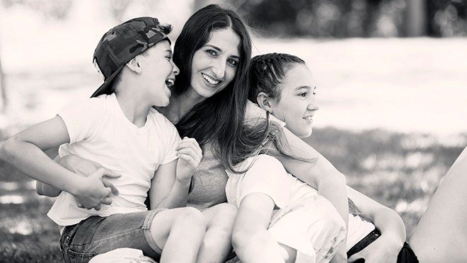 非霍奇金淋巴瘤幸存者露西·伊斯特伍德和她的孩子们