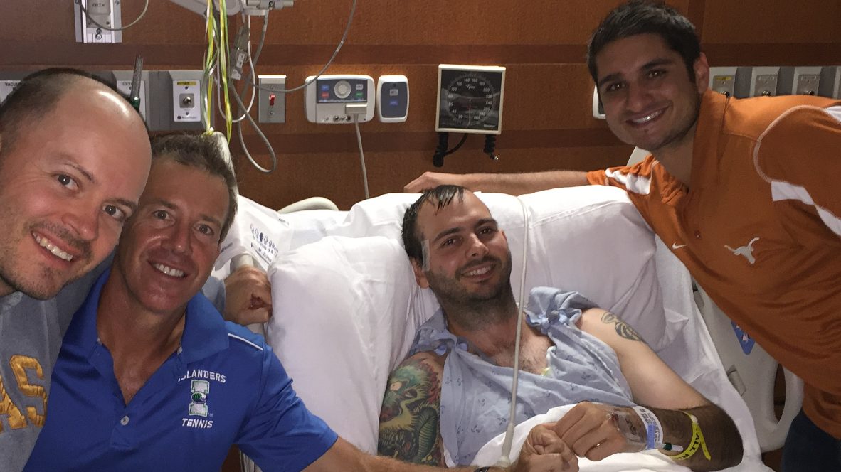 脑和肾脏癌症幸存者托尼Laudadio与他的朋友