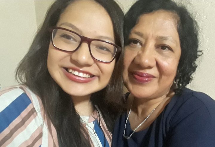 Brissa Castillo和她妈妈Julia的照片