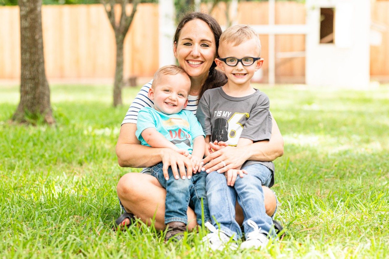 髓质甲状腺癌幸存者与她的孩子的贝基帖子