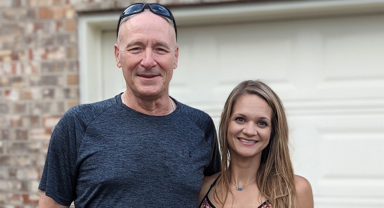 Kristi Nelson和她的岳父，约翰，一名白血病幸存者