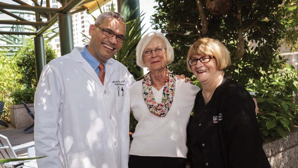 MD Anderson肝炎患者Jan Barbo，医学博士Harrys Torres和临床护士Ruth Roach
