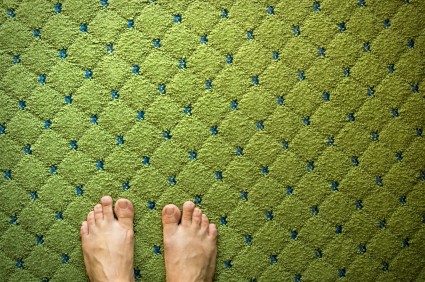 脚在地毯上