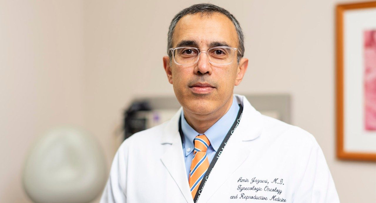 阿米尔Jazaeri，医学博士说，免疫治疗的临床试验针对卵巢癌患者，其疾病已成为化疗耐药。