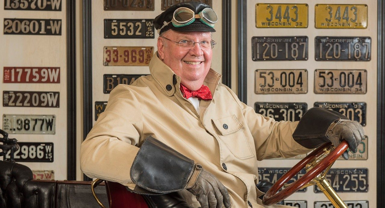 韦德·史密斯是一个古董汽车收藏家，牙医，谁教他的病人如何检测和防止口腔癌扁桃体癌幸存者。