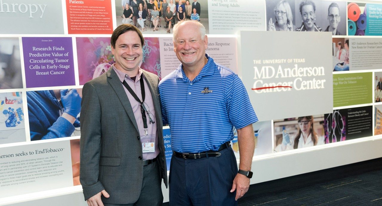 Michael Curran博士，免疫学副教授，和Billy Brown，前列腺癌幸存者