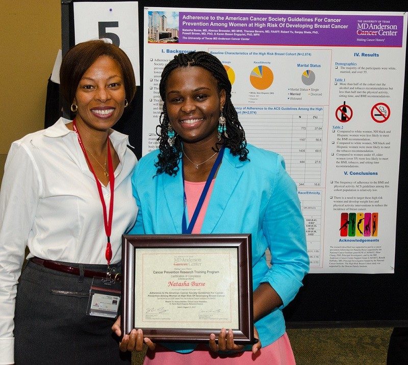 Abenaa Brewster，M.D.，（左）在CPRTP 2017年夏季世博会上